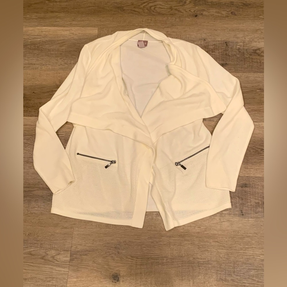 Chico’s Off White Cardigan Zipper pockets detail Size 1 Soft Cozy lightweight